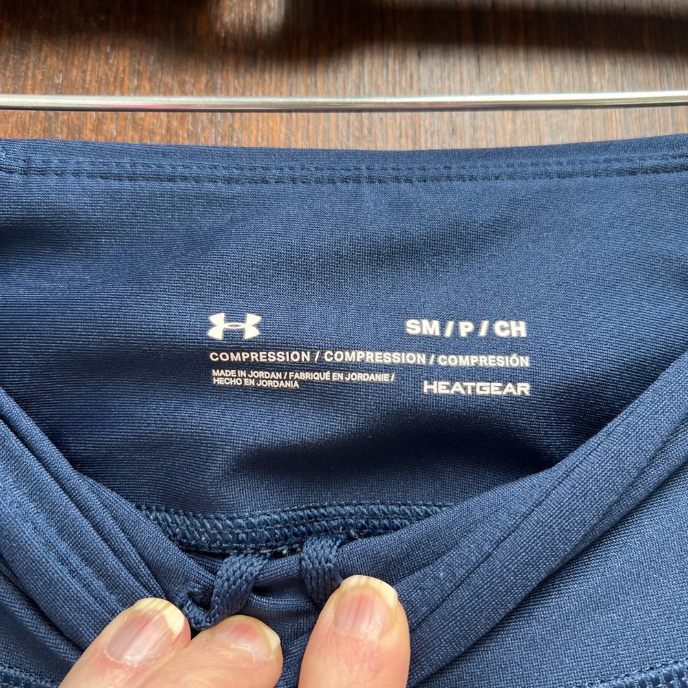 Under Armour Heatgear Compression Capris - Picture 2 of 3
